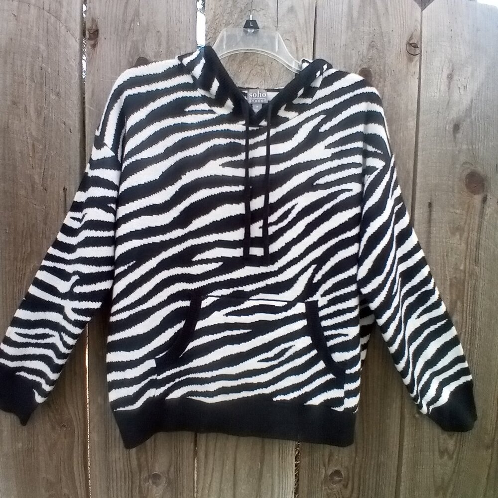 SOHO STREET NEW YORK HOODIE WOMENS SZ M BLACK ZEBRA PULLOVER FRONT POCKETS
